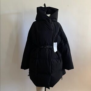 BLAEST Spitsbergen Down Coat. Black. Medium. NWT.